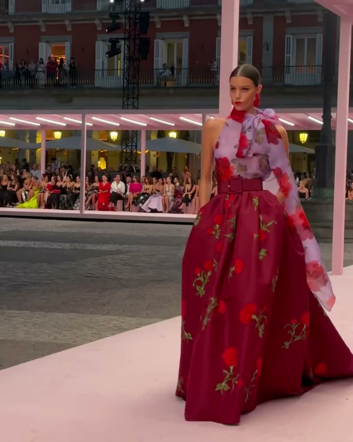 Съёмка с показа Carolina Herrera